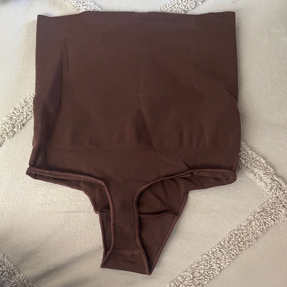 SKIMS Core Control Solutionwear in Brown - Picture 2 of 5